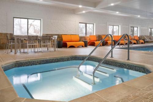 สระว่ายน้ำ, EVEN Hotel Ann Arbor S - University Area by IHG in แอนอาร์เบอร์ (MI)