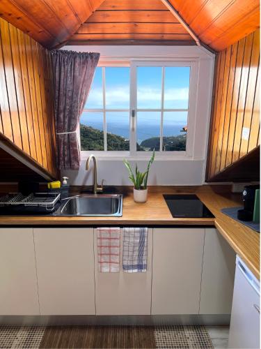Sea & Mountain View Lombo de Cima House BBQ & Wifi, Santana