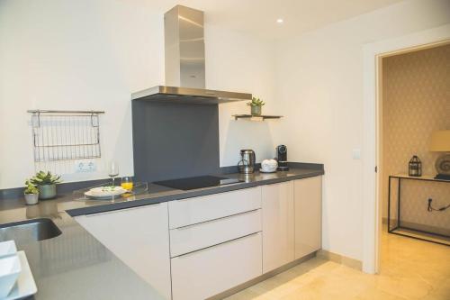 Konyha, Exclusivo apartamento en Los Flamingos Golf in Bel-Air