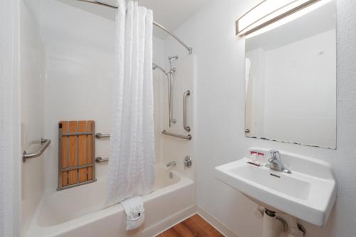 Motel 6-Centralia WA - image 30