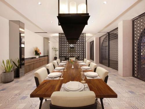 Restaurant, Grand Mercure Bali Seminyak in Seminyak