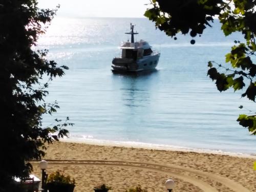 Restorāns, Το Μικρό Πέτρινο Σπίτι (Το Μικρο Πετρινο Σπιτι) in Mikro