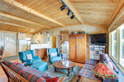 Cozy Baileys Harbor Cottage on Lake Michigan! in Baileys Harbor, USA