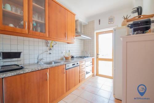 virtuve, Arcos by MTPhomes in Silvesa