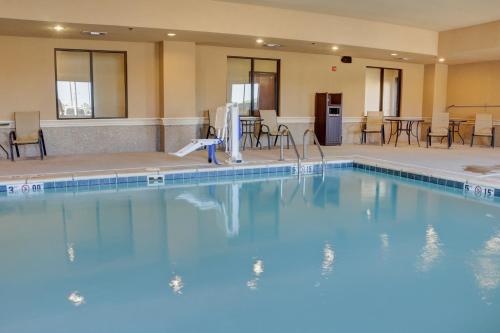 泳池, Holiday Inn Express Hotel & Suites Texarkana East By IHG in 博柔 (AR)
