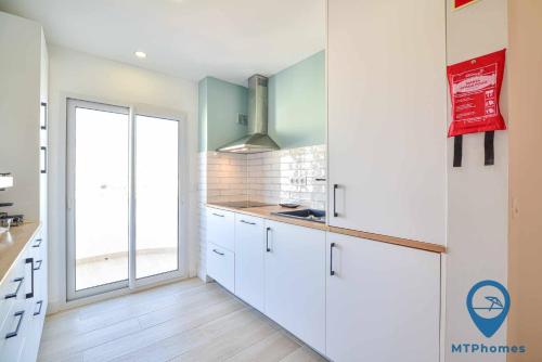 Cocina, Ohana by MTPhomes in Silves