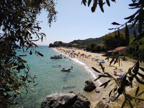 pludmale, Το Μικρό Πέτρινο Σπίτι (Το Μικρο Πετρινο Σπιτι) in Mikro