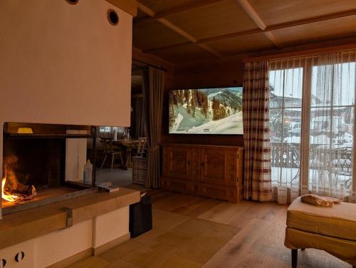 Train station 50 meters away, one stop to center Gotschna Parsenn ski lift, 20 min to Davos in Saas Im Prattigau