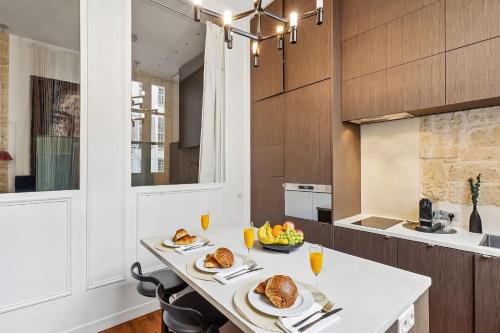 BnBNova - Île Saint-Louis 1BR - Notre-Dame - image 4
