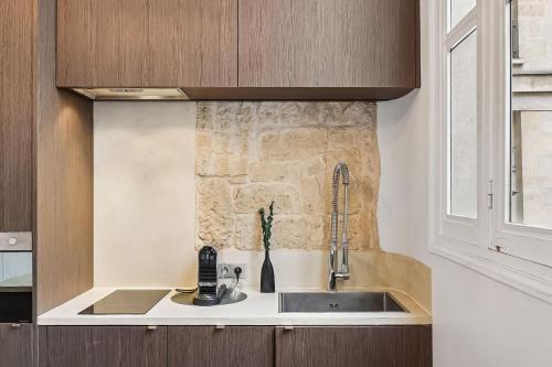 BnBNova - Île Saint-Louis 1BR - Notre-Dame - image 11
