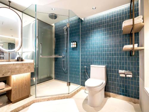 room detail thumbnail 2