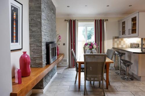 Stylish Family Home In Desirable Penylan + Parking - Cardiff