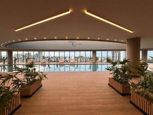 Balcon - Vista - Area de Trabajo - Piscina - Gym in Santa Cruz