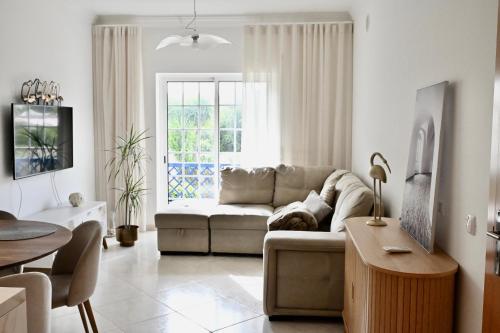 Sunny 2bed Apartment — other in Rua do Mercado, Olhos de Água Portugal, 8200-609