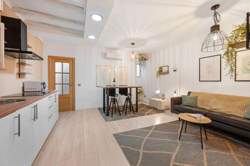 Málaga 2BR Apartment Near City Center with Patio