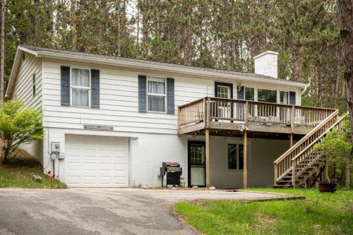 Viesnīcas āriene, Cozy 3BR Grill Yard Games Walk to Downtown Lake MI in Frenkforta