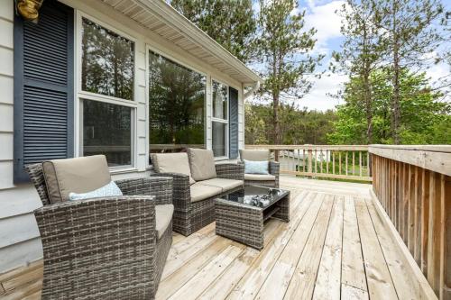 Cozy 3BR Grill Yard Games Walk to Downtown Lake MI in Frenkforta