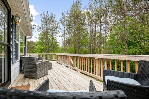 Cozy 3BR Grill Yard Games Walk to Downtown Lake MI in Frenkforta
