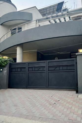 Exterior view, Luxury Private Room Canal Rd Near Galleria in Faisalabad