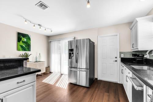 Private Pool Outdoor Shower Arcade games in Lauderhill