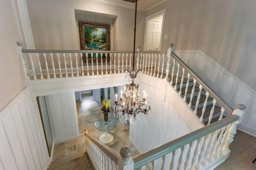 Chic Modern Glam - image 3