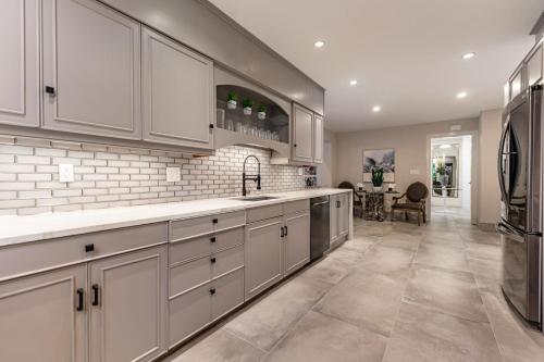Chic Modern Glam - image 2