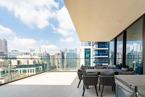 Trillionaire Residences - Stylish Apartment with Private Jacuzzi in Prime Location - image 2