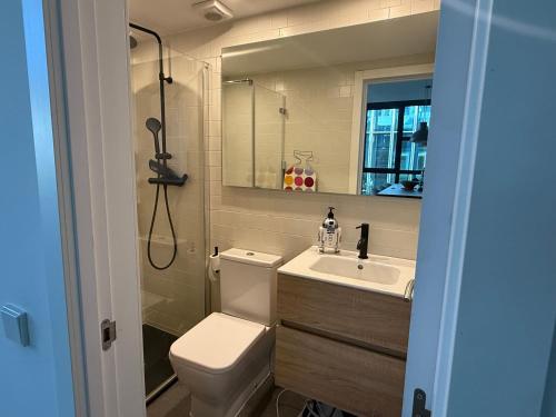 Spacious Loft with Terrace - 15min train airport