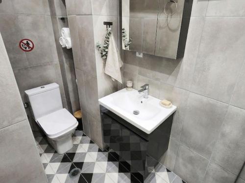 Athens Central Suites - Perfect For Families & Groups - image 12