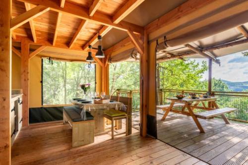 Camping LA SERRE in Tabre
