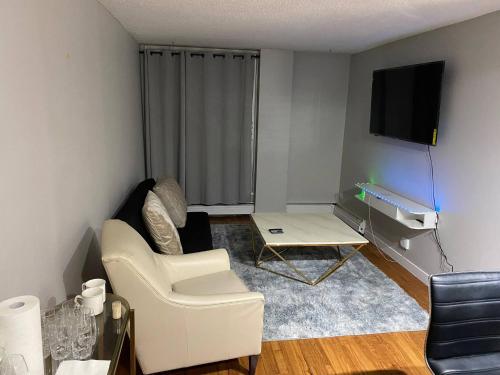 Downtown 1 bedroom apartment on 17 ave sw - image 3