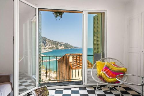 Villa Capodanna, au coeur de la vieille ville, maison de village avec magnifique vue sur la mer in Menton