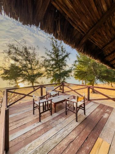 Iekārtas, Lodge Océan et Savane (Lodge Ocean et Savane) in Ndiebene