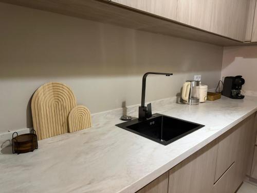 Charming 2 Bedroom apartment minutes away from Authentic Beaches in Tera Korá