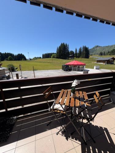 Appartement cosy à la montagne aux pieds des pistes pour 4 personnes et 1 bébé