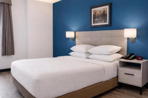 Signature Stay Inn and Suites in Hamilton