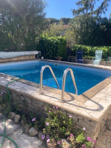Surrounding environment, appartement tout equipe 2 chambres avec piscine in Mudaison