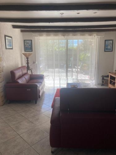 appartement tout equipe 2 chambres avec piscine in Mudaison