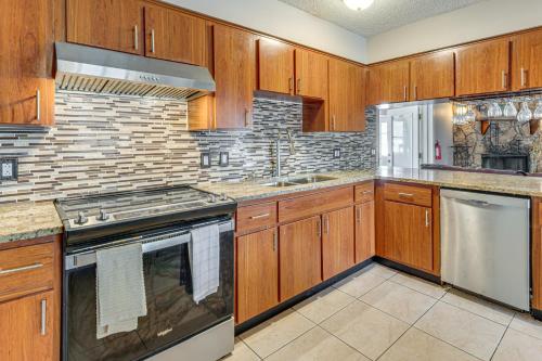 Theme Park Base! Suburban Home 14 Mi to Universal in Orlando nyugat