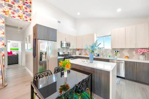 A - 3BR 3BA North Hollywood Pad 15m to Universal with Patio and Parking