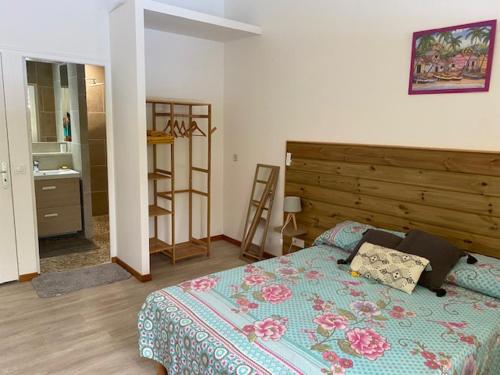 Chambre av salle de bain attenante chez philippe à Sainte Rose (Chambre av salle de bain attenante chez philippe a Sainte Rose) in Σεντ Ρόουζ