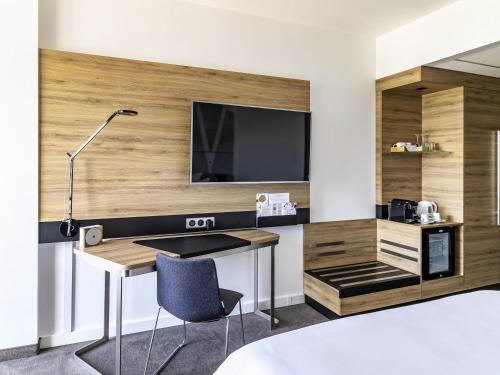 room detail thumbnail 2