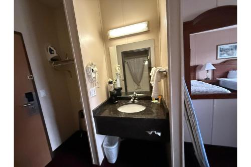 Days Inn & Suites by Wyndham Williston - image 33