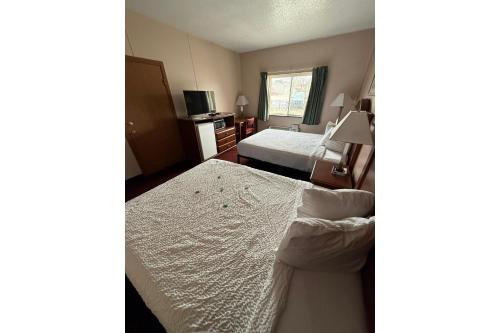 Days Inn & Suites by Wyndham Williston - image 26