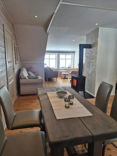 Molden Sky - takterrasse med egen jacuzzi! in Hafslo