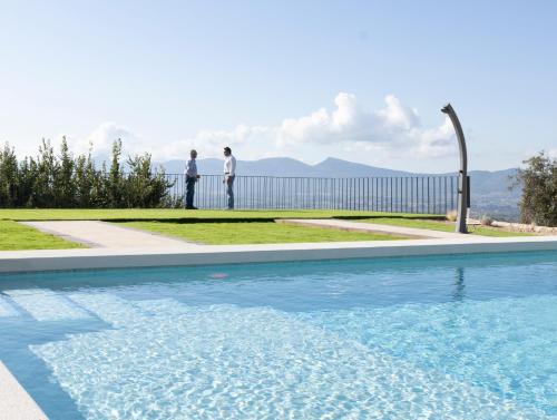 Casa rural para grupos 12 personas en la sierra con piscina, barbacoa y chimenea en Alicante in Onil