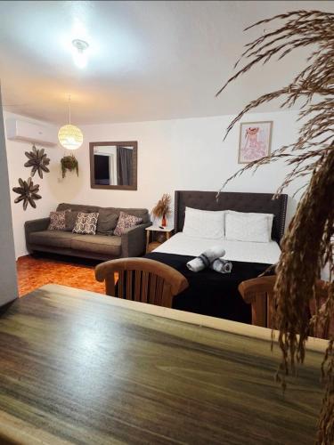 Private room with parking and bathroom in 아구아다