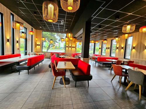 酒吧/高級酒吧, ibis Sallanches Porte du Mont-Blanc in 薩朗什