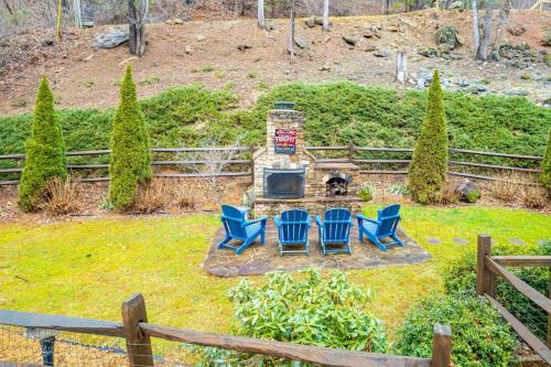 Mountain-View Hideaway in Waynesville, USA