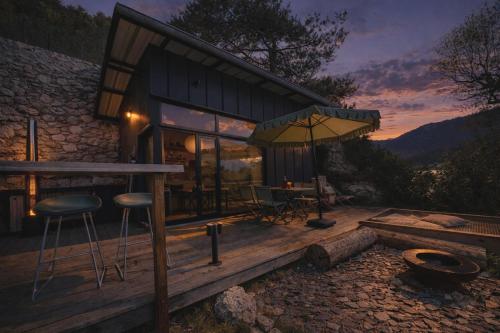 ACMÉ Lodge lake view & Nordic bath